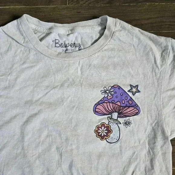 Bowery Supply Co Mushroom Graphic T-Shirt beige women's size Small - Picture 3 of 7